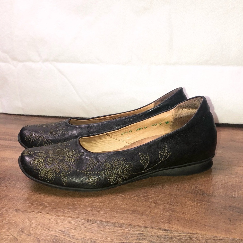 Think! Wechsel Fussett embroidered flat shoes, size 6 is